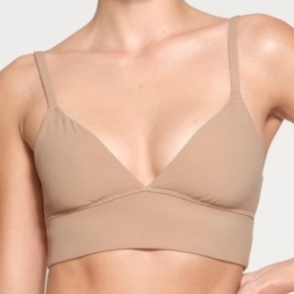 SKIMS FITS EVERYBODY TRIANGLE LONGLINE BRALETTE